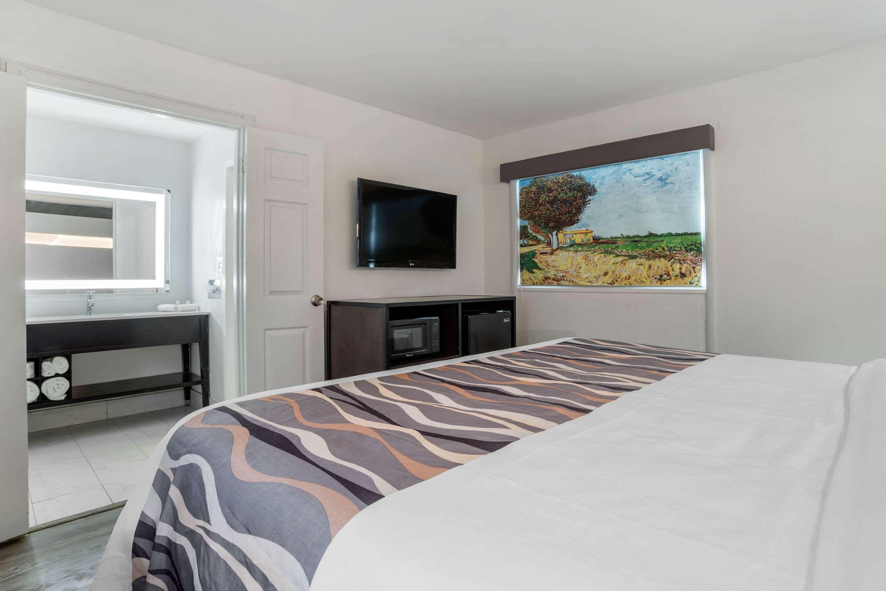 Baymont By Wyndham Montgomery Al Exterior photo