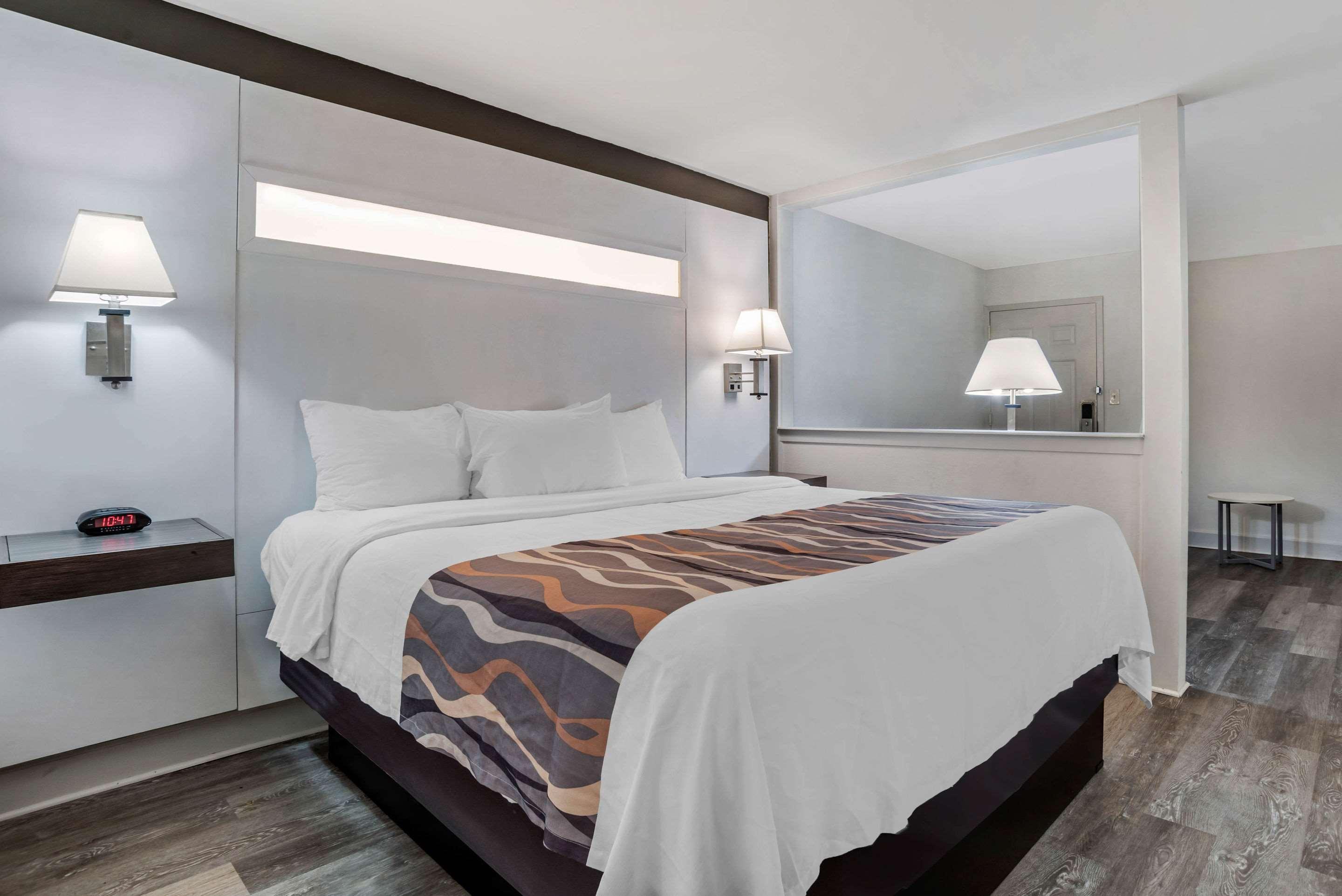 Baymont By Wyndham Montgomery Al Exterior photo
