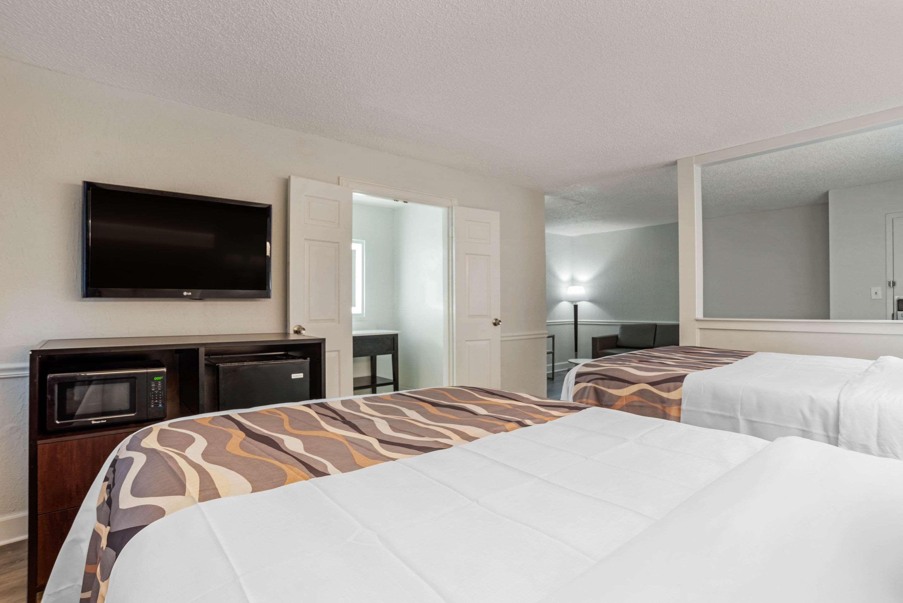 Baymont By Wyndham Montgomery Al Exterior photo