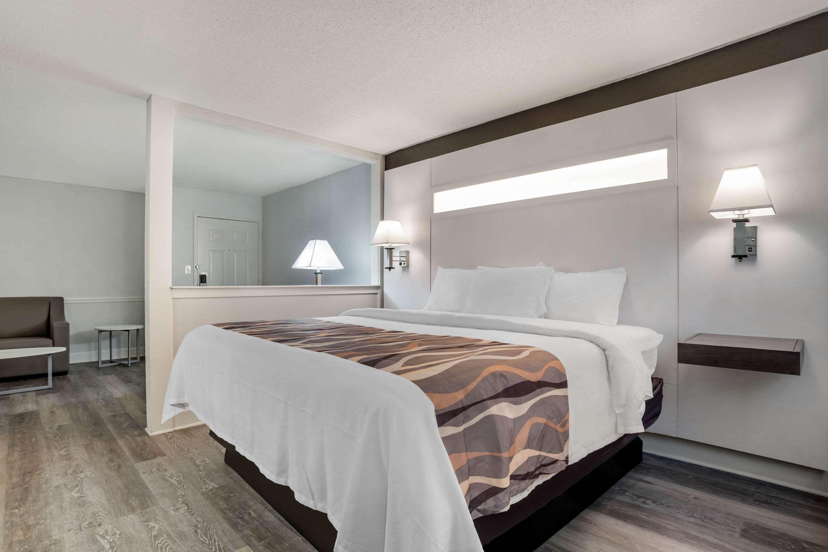 Baymont By Wyndham Montgomery Al Exterior photo