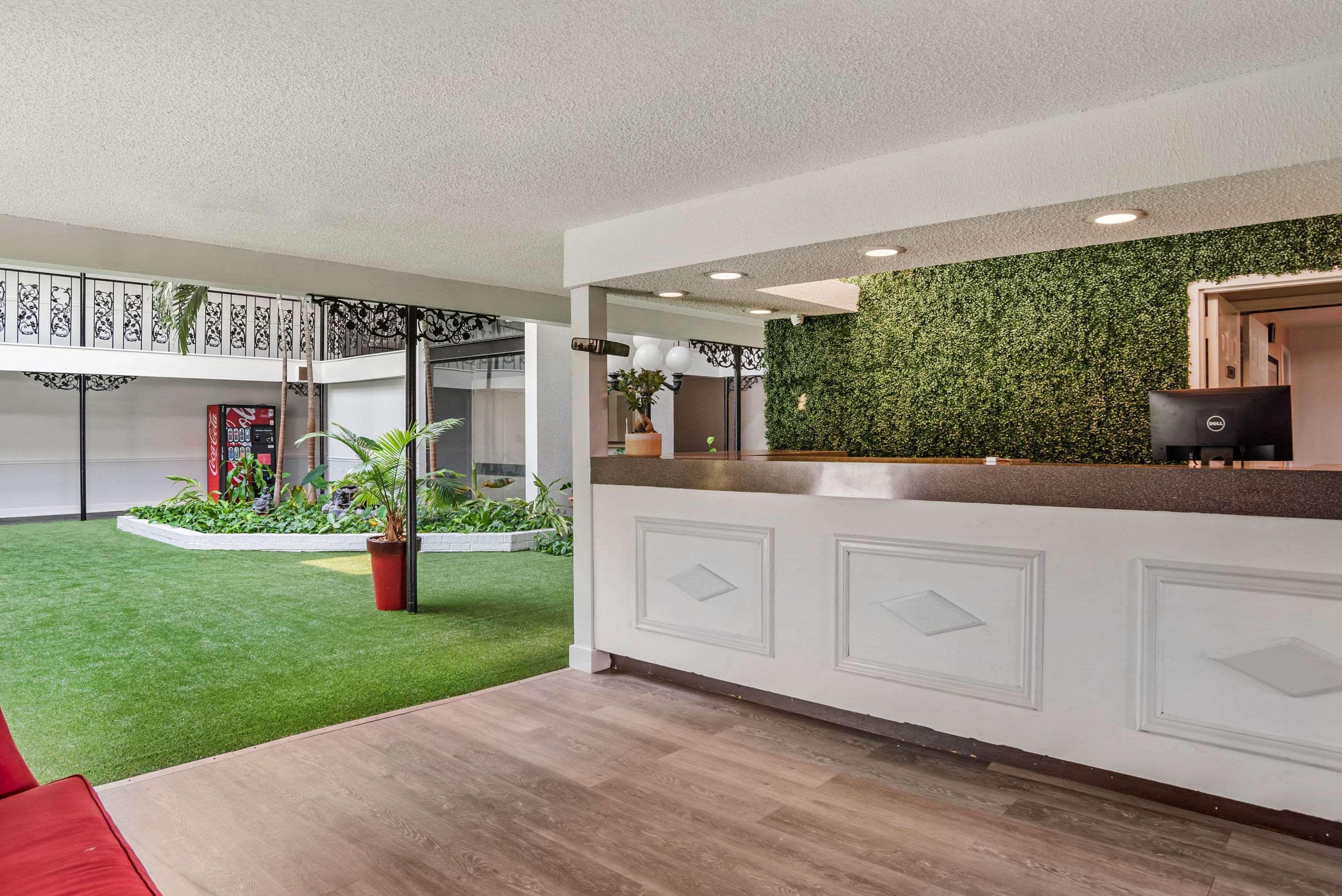 Baymont By Wyndham Montgomery Al Exterior photo