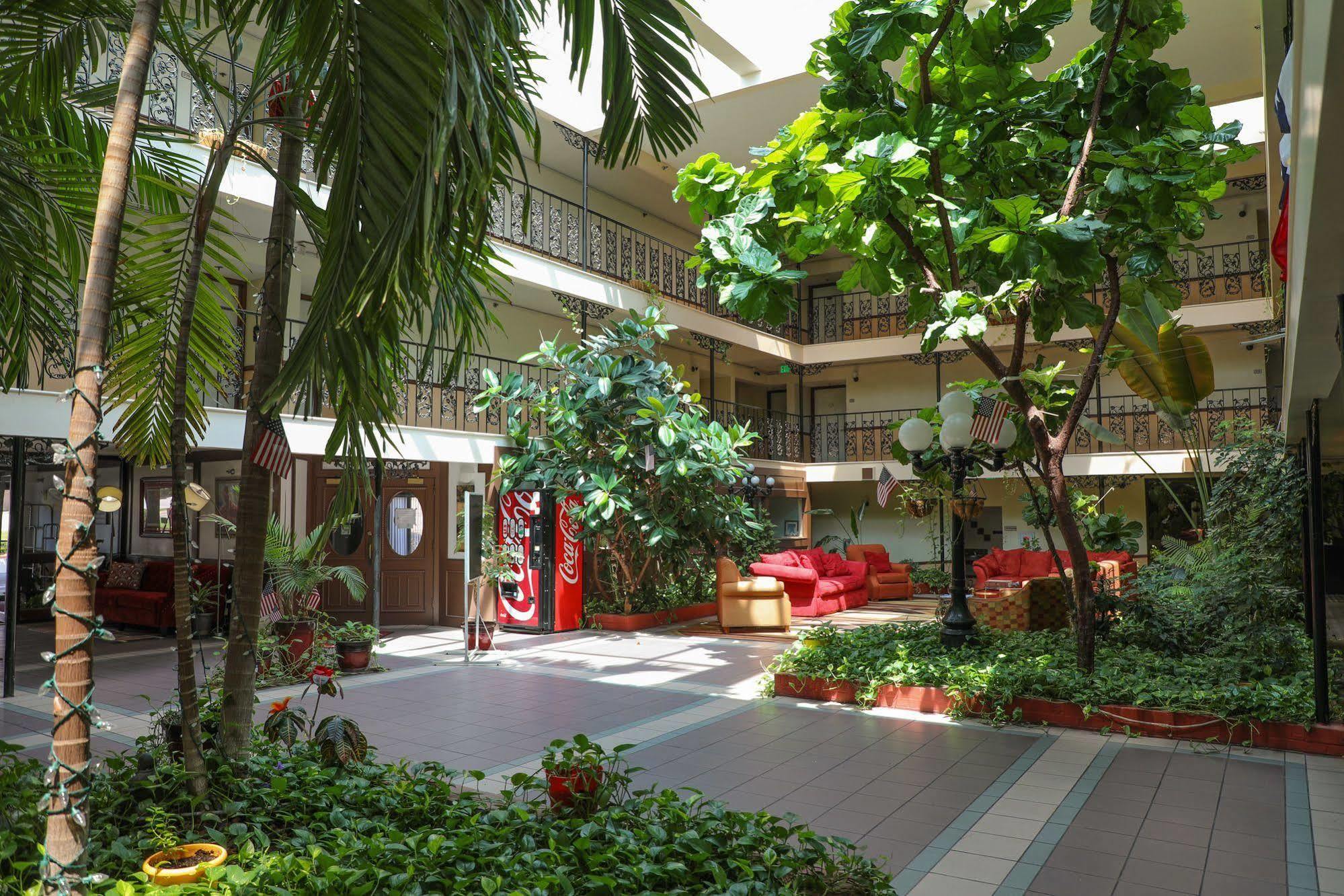 Baymont By Wyndham Montgomery Al Exterior photo